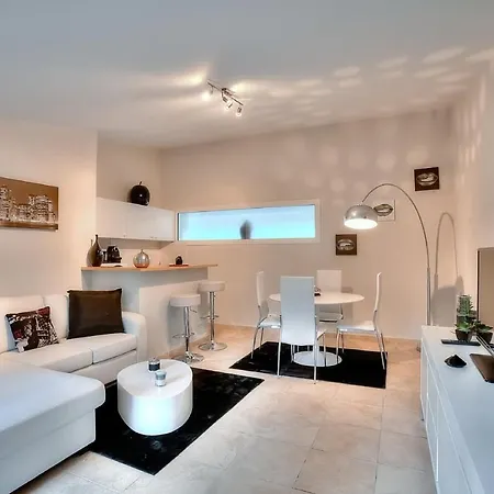 Equipped With Outside Dining Table And Bed So You Can Enjoy Your Meals Nice