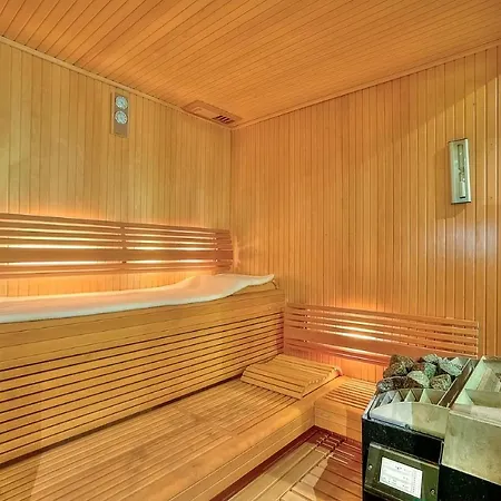 Equipped With Outside Dining Table And Bed So You Can Enjoy Your Meals Villa *