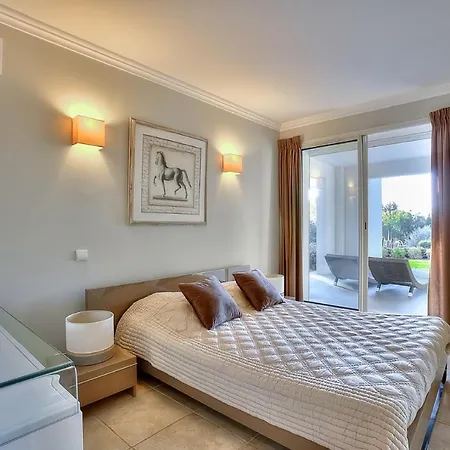 Villa Equipped With Outside Dining Table And Bed So You Can Enjoy Your Meals *