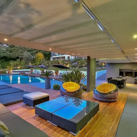 Villa Equipped With Outside Dining Table And Bed So You Can Enjoy Your Meals *