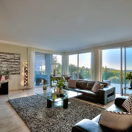 Equipped With Outside Dining Table And Bed So You Can Enjoy Your Meals * Nice